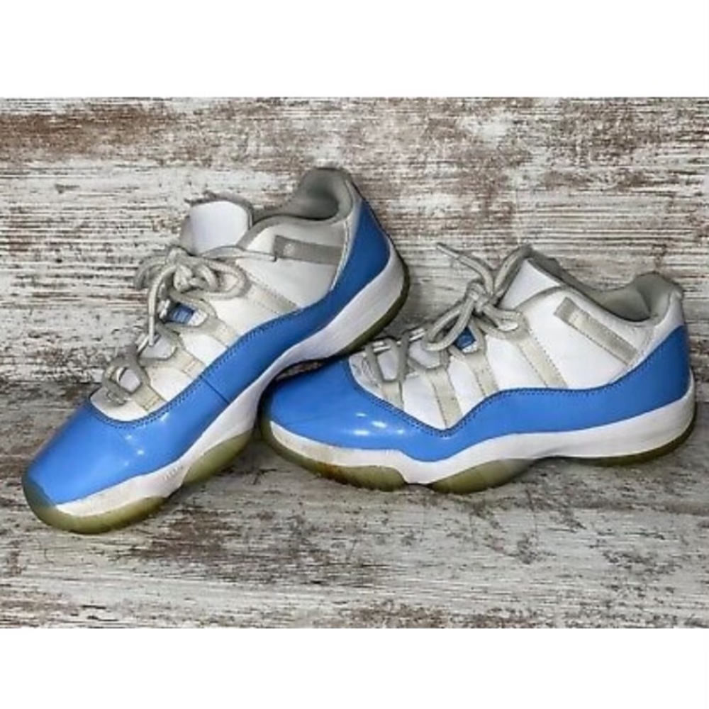 Jordan 11 Low UNC